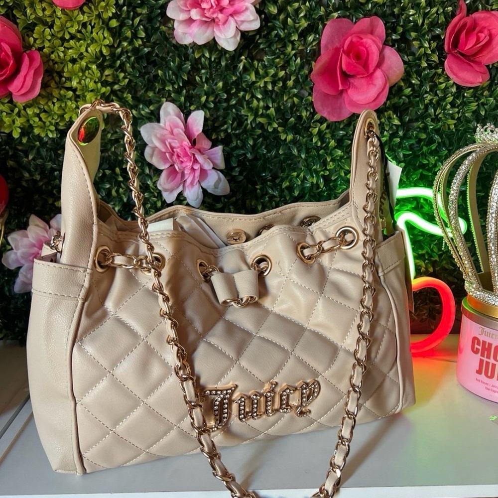 🩷🍒Juicy couture Quilted Caviar bucket bag